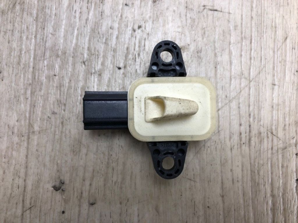 HM5Z-14B345-A | Датчик удару FORD FOCUS 10-18