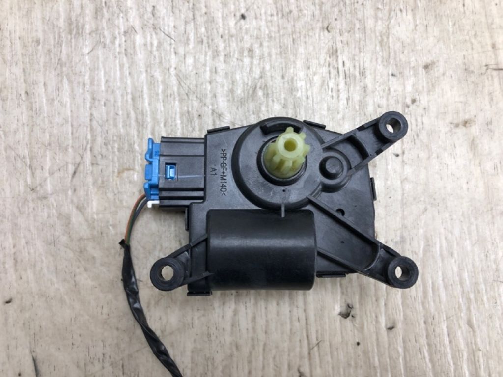 AV6N-19B634-AA | Моторчик заслонки печки FORD FOCUS 10-18