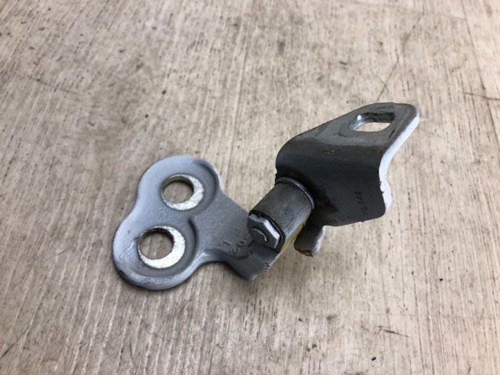 CP9Z-5422811-A | Петля двери нижняя передн. лев. FORD FOCUS 10-18 - Фото 2