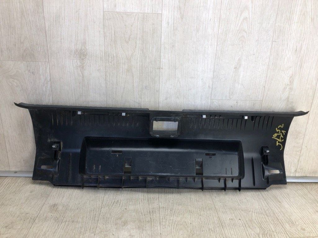 5C6 863 459 | Накладка панели багажника внутренняя VOLKSWAGEN JETTA USA 10-17 - Фото 2