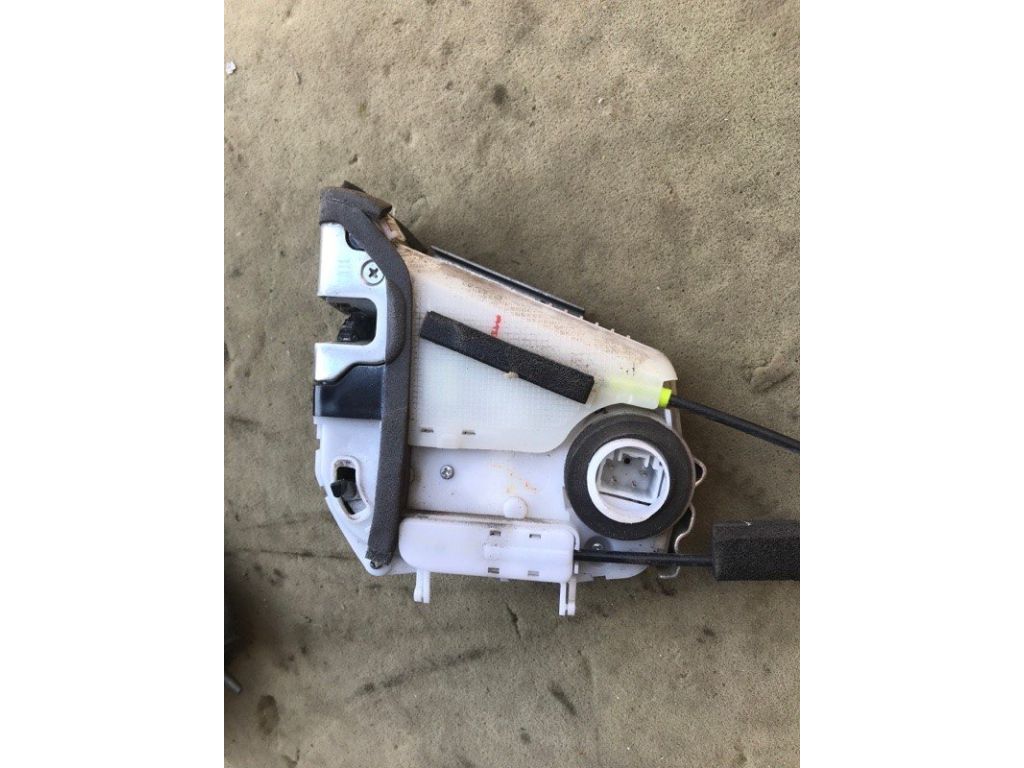 6906047070 | Замок двери задн. лев. TOYOTA PRIUS - 30 09-17 - Фото 2