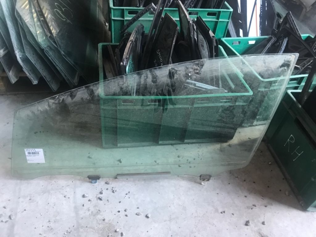 68102-47070 | Стекло двери передн. лев. TOYOTA PRIUS - 30 09-17