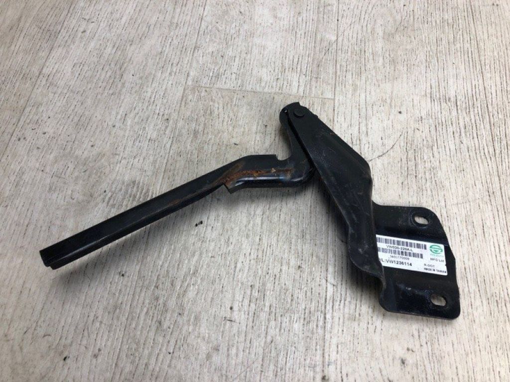5C6 823 301 | Петля капоту лів. VOLKSWAGEN JETTA USA 10-17