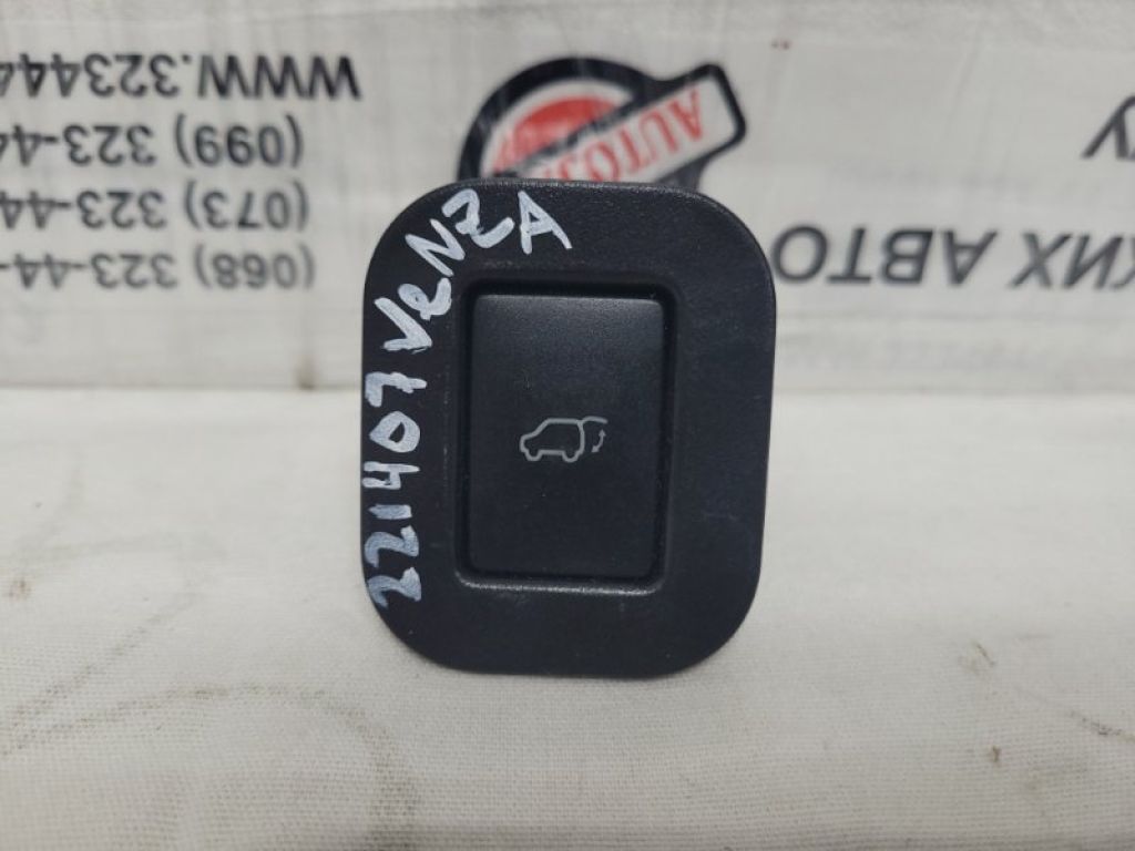 84930-08010 | Кнопка закрывания крышки багажника TOYOTA VENZA 09-16