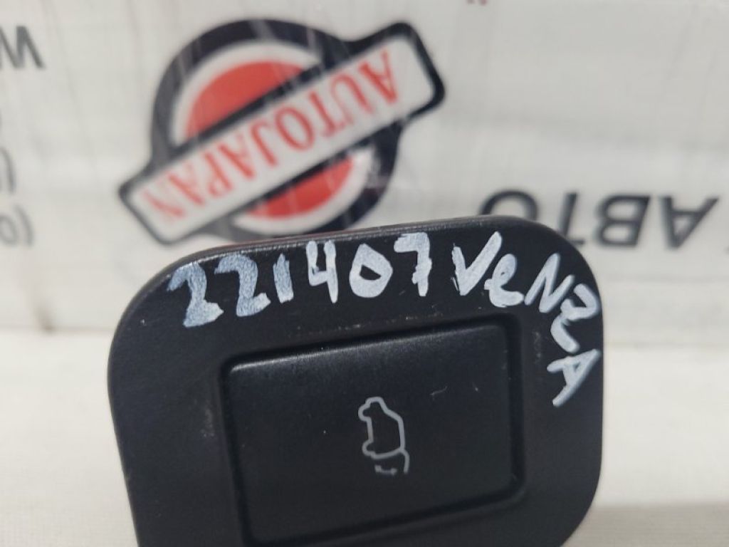84930-08010 | Кнопка закрывания крышки багажника TOYOTA VENZA 09-16 - Фото 2