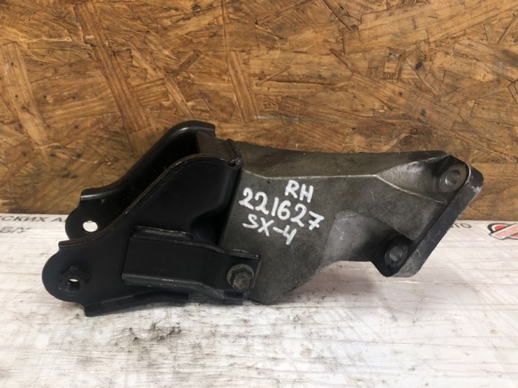 11751-80J00 | Кронштейн двигуна SUZUKI SX4 06-13