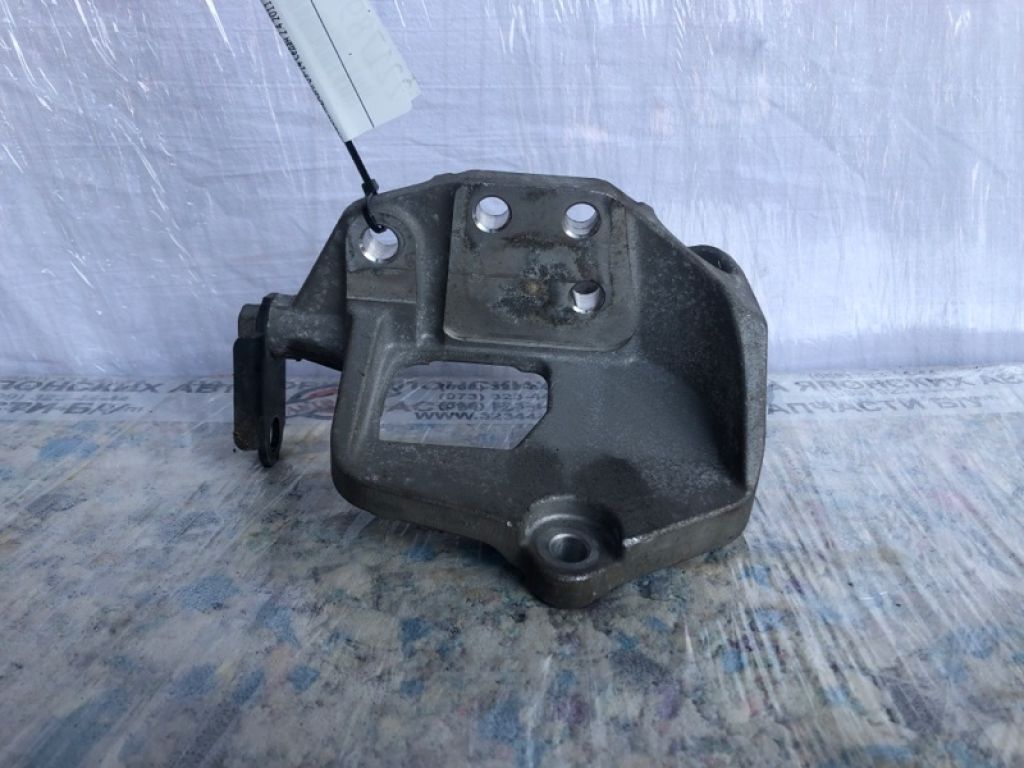 11751-57L20 | Кронштейн опоры двигателя задн. SUZUKI KIZASHI 09-14 - Фото 2