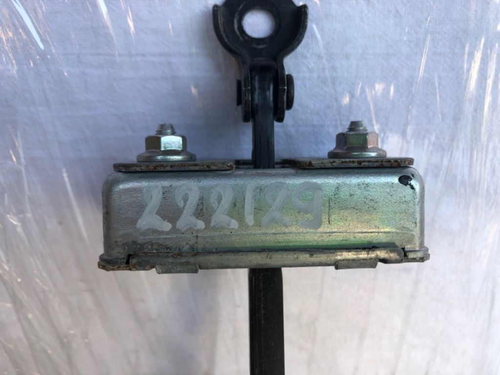 KD53-58-270C | Ограничитель двери передн. прав. MAZDA CX-5 (KE) 11-17 - Фото 2