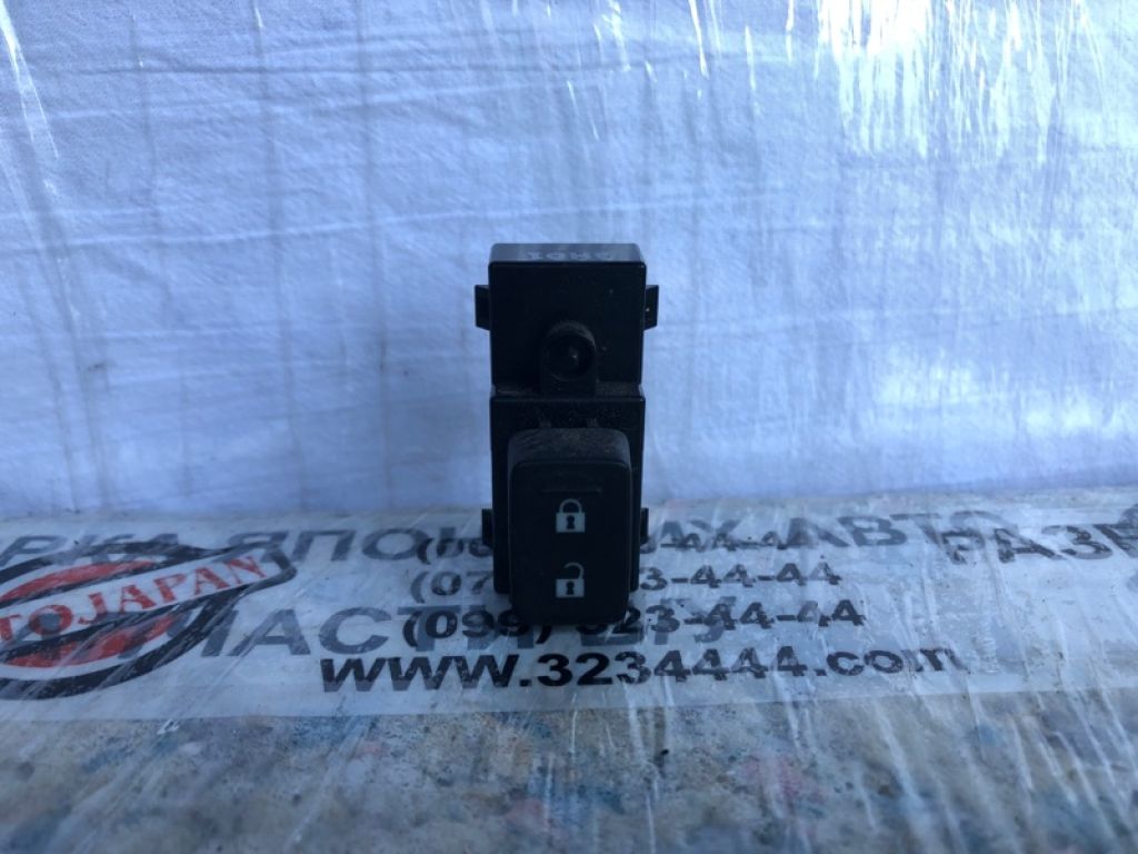 KD35-66-660 | Кнопка центрального замка передн. прав. MAZDA CX-5 (KE) 11-17