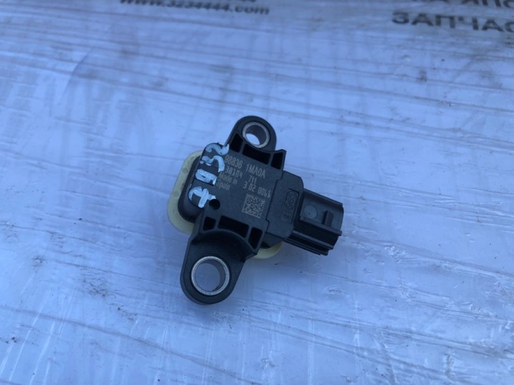 98836-1MA0A | Датчик удару передн. лів. INFINITI QX60/JX35 12-20