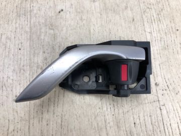 Ручка дверей внутрішня задн. лів. MAZDA 3 BM 13-19 Ручка дверей внутрішня задн. лів. MAZDA 3 BM 13-19