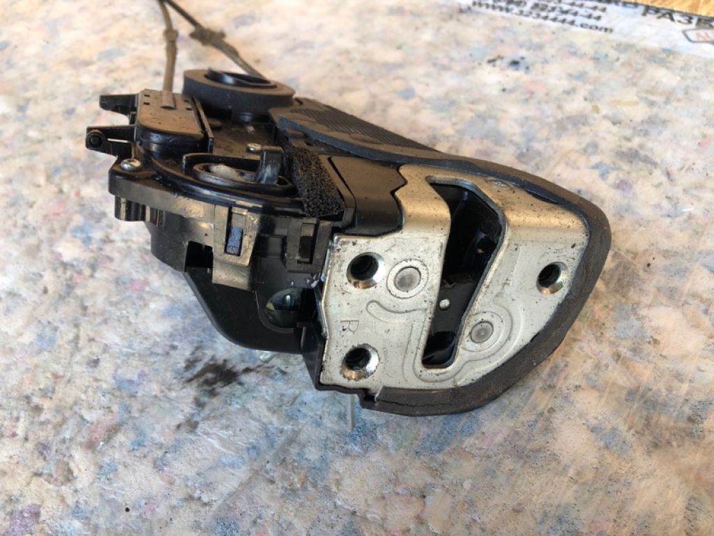 69050-AC030 | Замок двері задн. прав. TOYOTA AVALON 05-12 - Фото 4