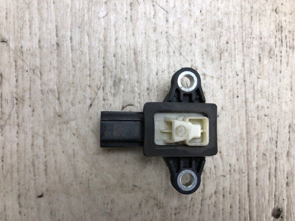 KD35-57-KC0 | Датчик удару MAZDA 3 BM 13-19