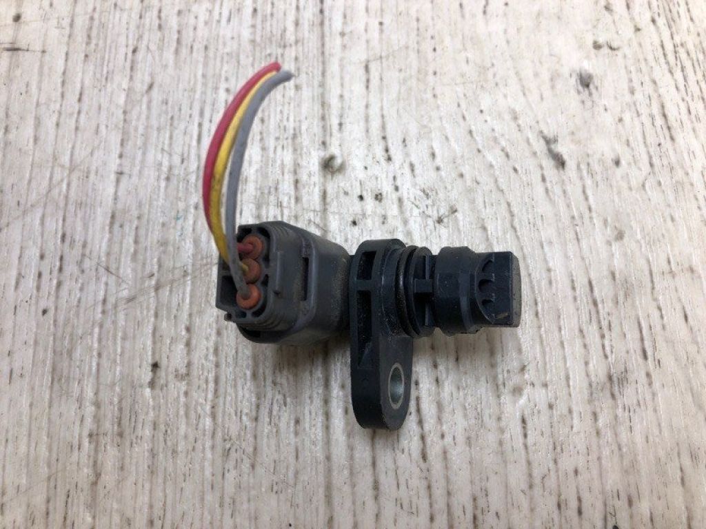 PE01-18-230 | Датчик положения распредвала MAZDA 3 BM 13-19