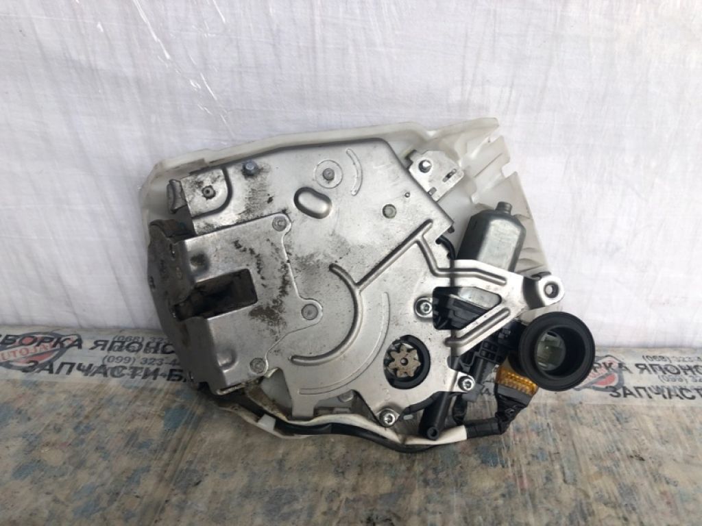 69300-08020 | Замок двері бічної задн. лів. TOYOTA SIENNA 11-16