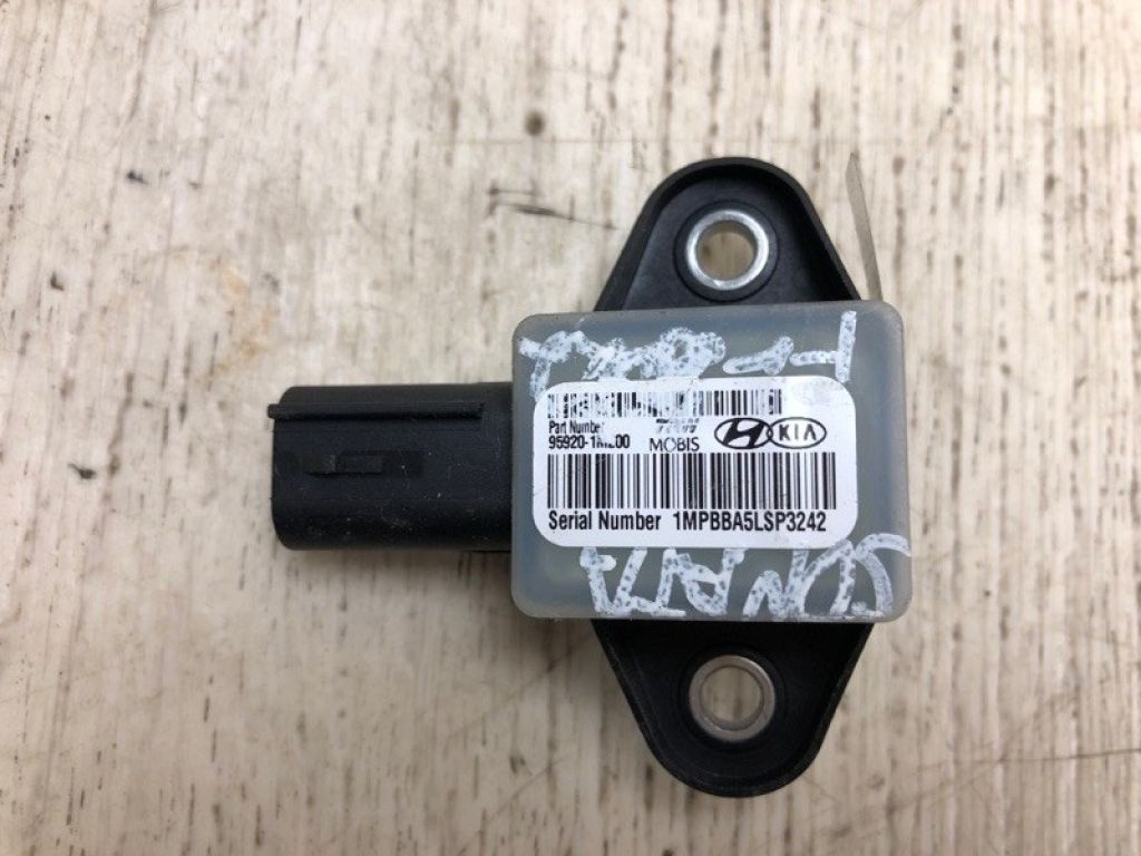 95920-1M200 | Датчик удара HYUNDAI SONATA YF 10-14