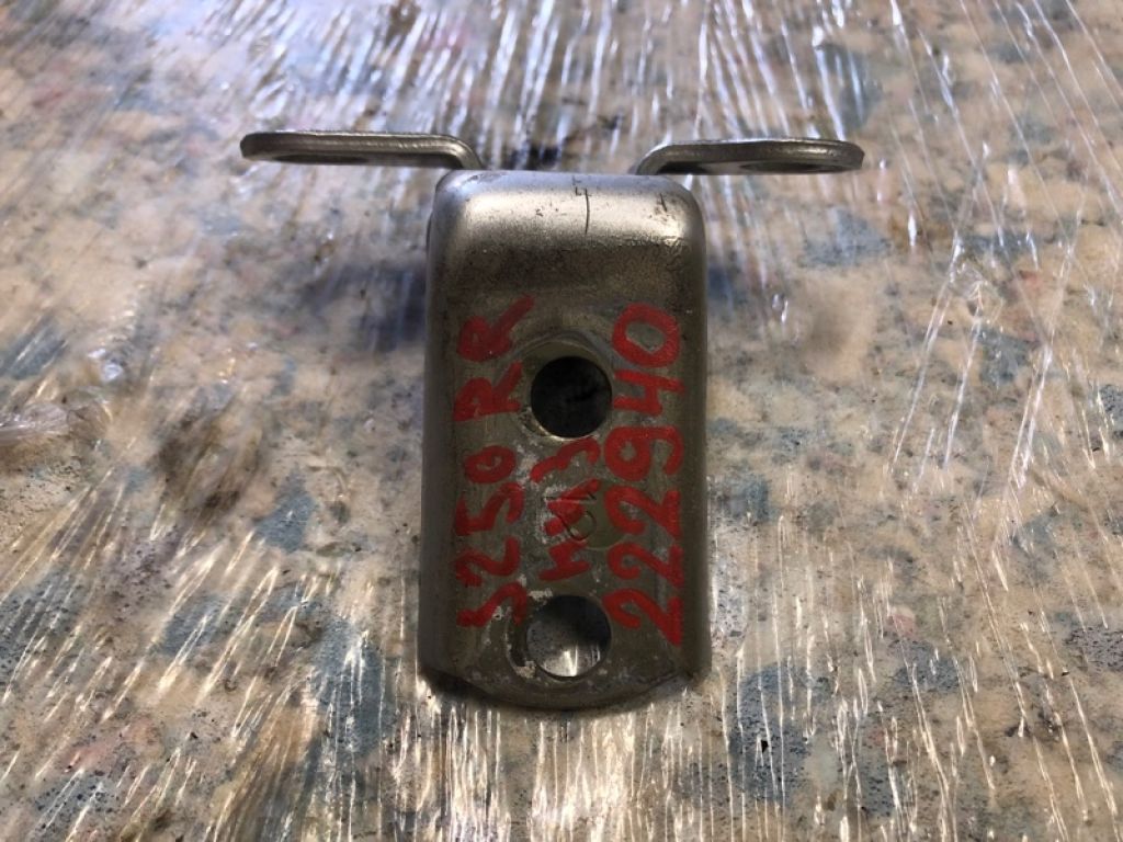 68770-02050 | Петля двері нижня задн. прав. TOYOTA CAMRY 40 06-11