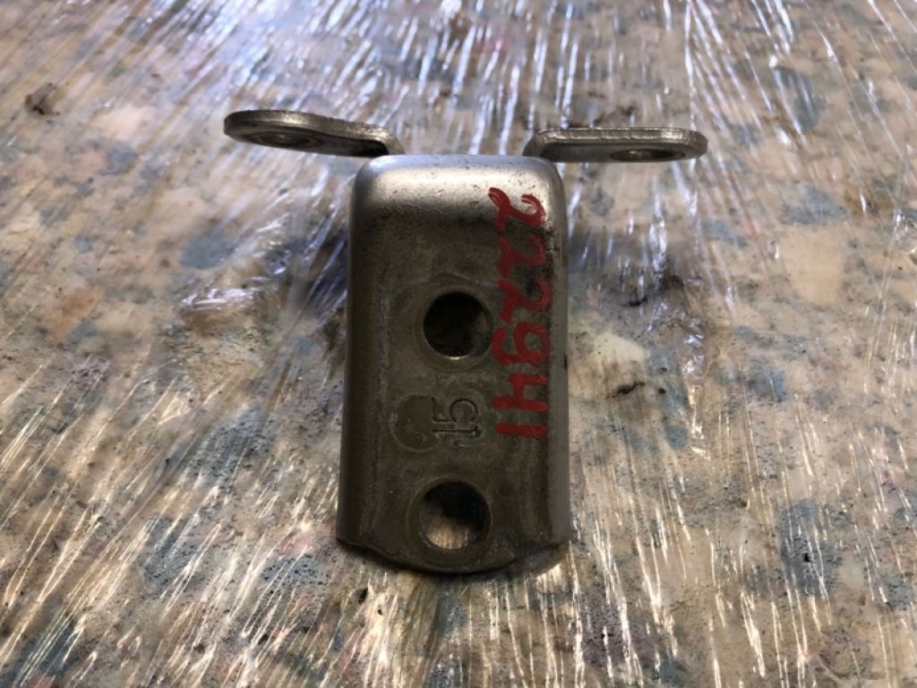 68780-02050 | Петля двери нижняя задн. лев. TOYOTA CAMRY 40 06-11