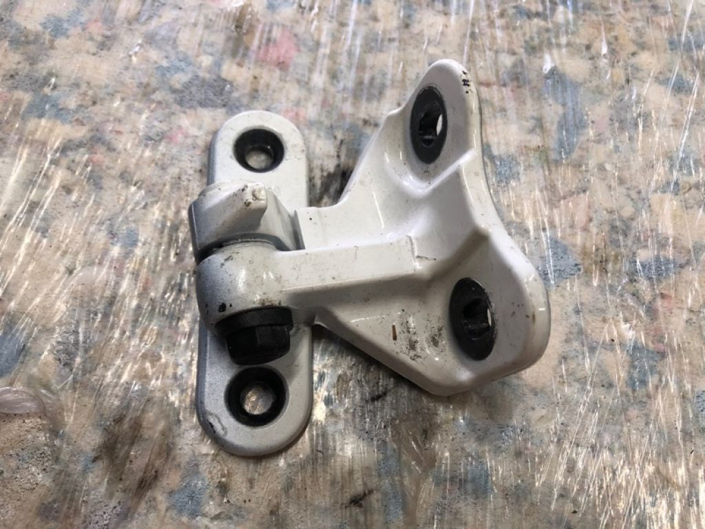 82400-5DA0A | Петля двери верхняя задн. прав. INFINITI QX30 16-20