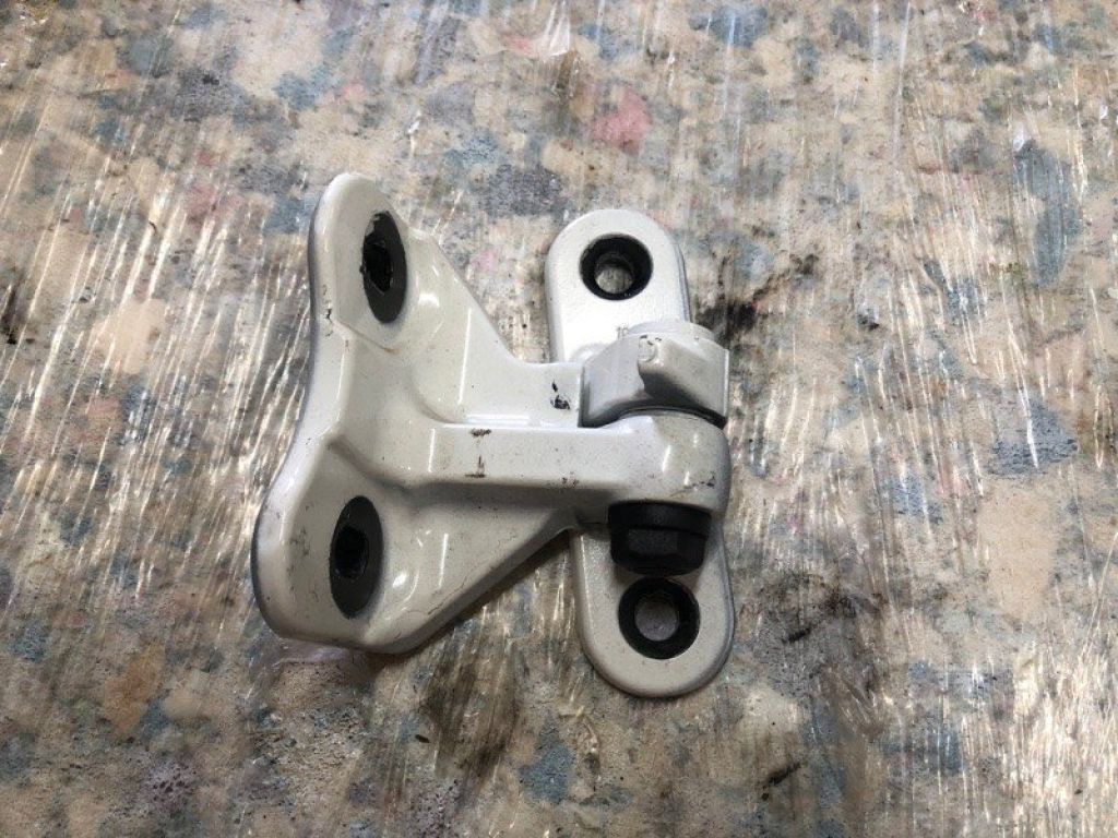 82401-5DA0A | Петля двери верхняя задн. лев. INFINITI QX30 16-20