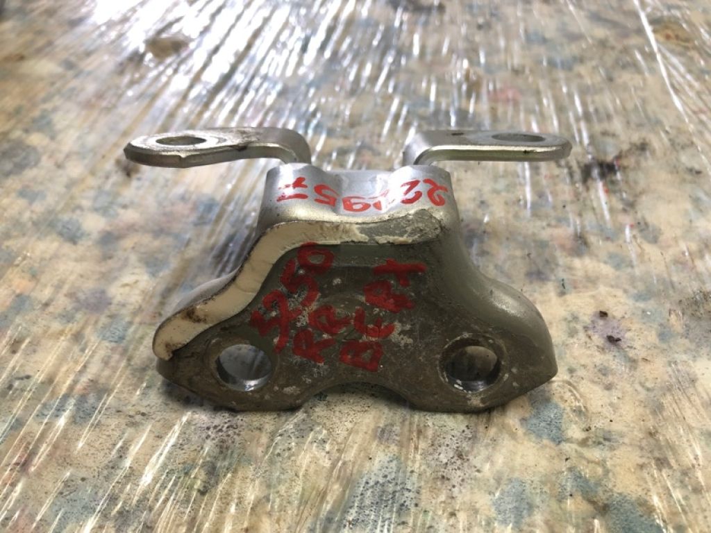 68750-06010 | Петля двери верхняя задн. прав. TOYOTA CAMRY 40 06-11