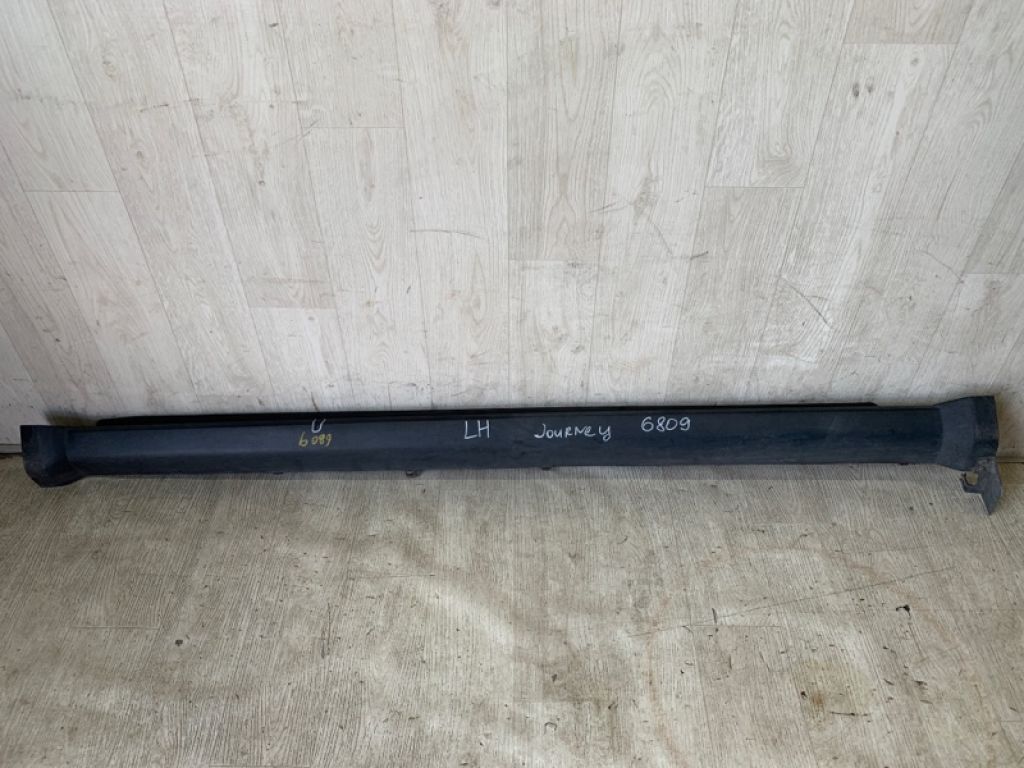 5178149AH | Накладка порогу зовнішня лів. DODGE JOURNEY 08-20