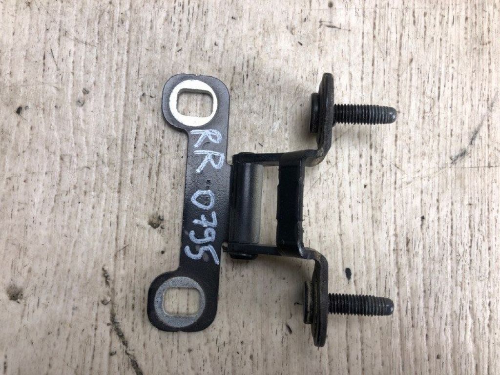 5116483AC | Петля крышки багажника JEEP PATRIOT 10-17