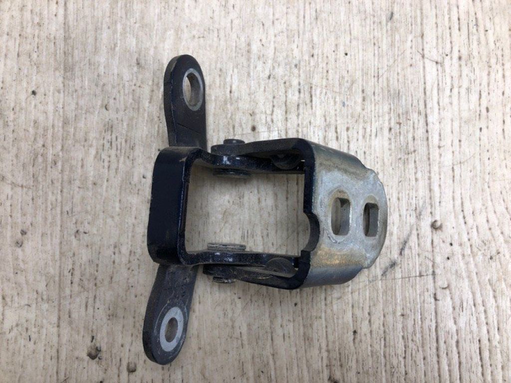 5074256AB | Петля двері верхня задн. прав. JEEP PATRIOT 10-17