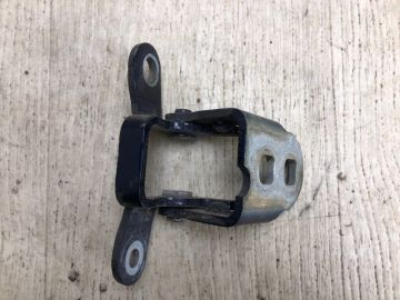 Петля двері верхня задн. прав. JEEP PATRIOT 10-17