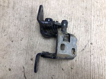 Петля двері нижня задн. прав. JEEP PATRIOT 10-17