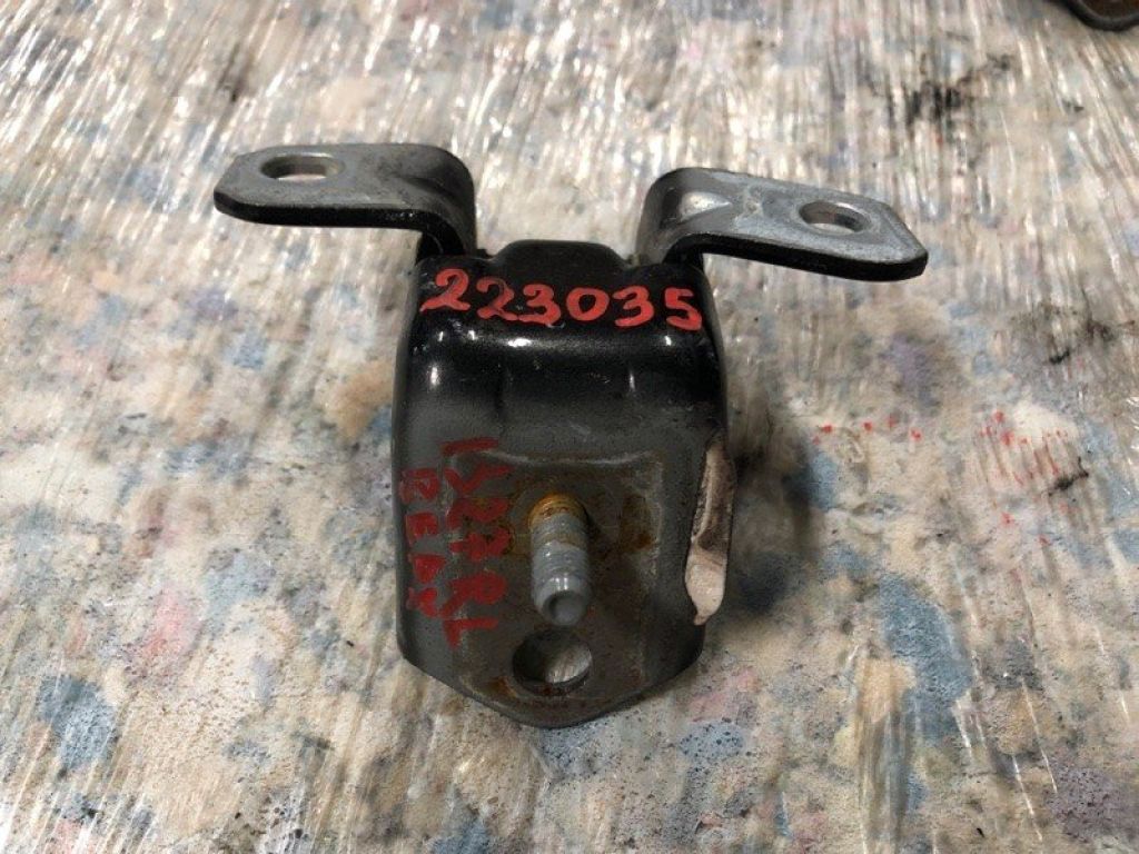 D461-73-210 | Петля двери верхняя задн. лев. MAZDA CX-9 06-16