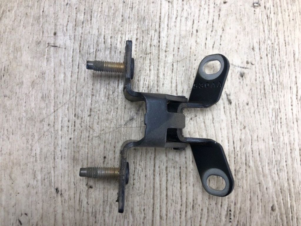 4589530AA | Петля крышки багажника прав. JEEP COMPASS 06-16