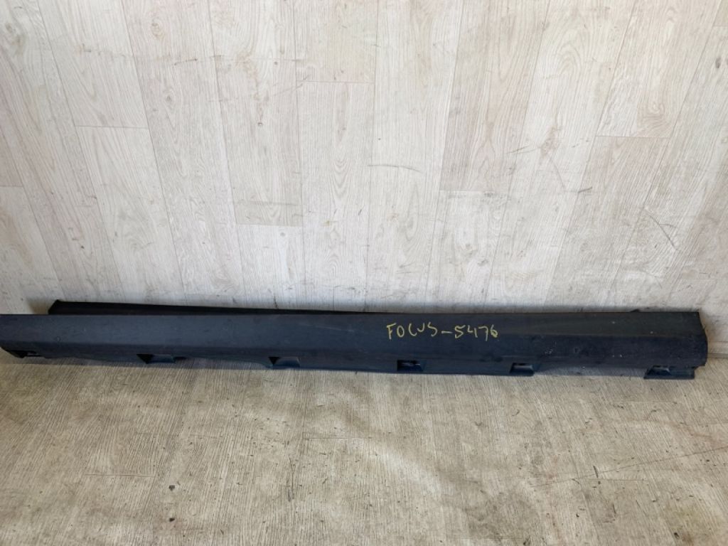 CP9Z-581017-7B | Накладка порога наружная лев. FORD FOCUS 10-18