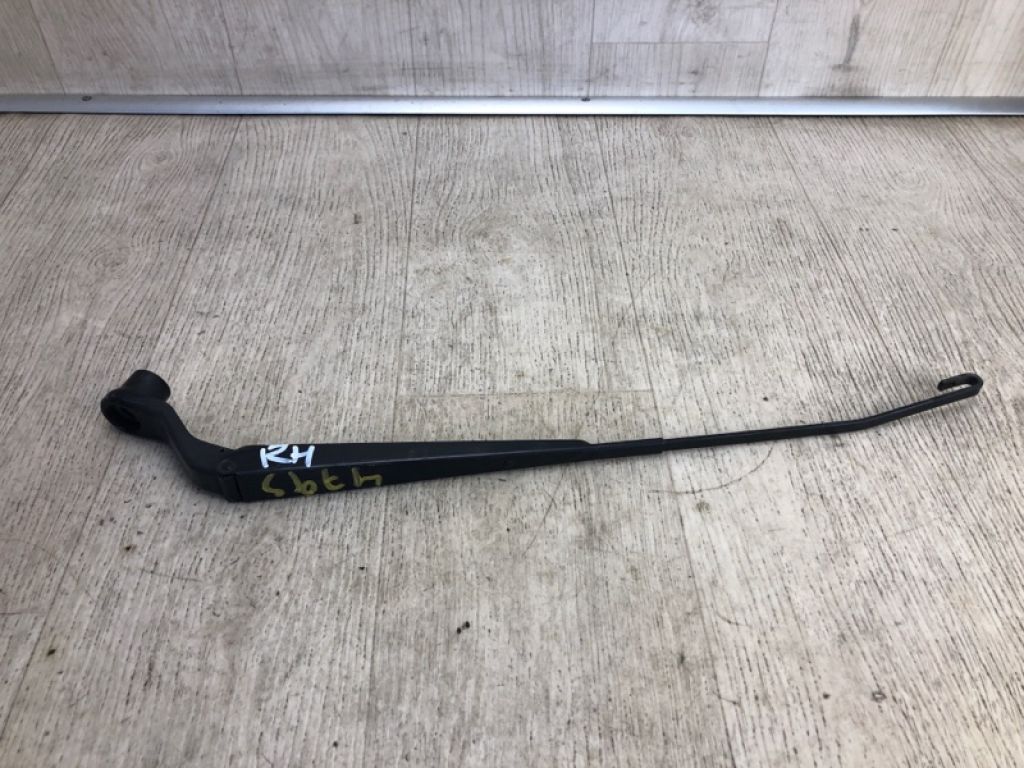 68002027AA | Повідець склоочисника передній прав. JEEP COMPASS 06-16