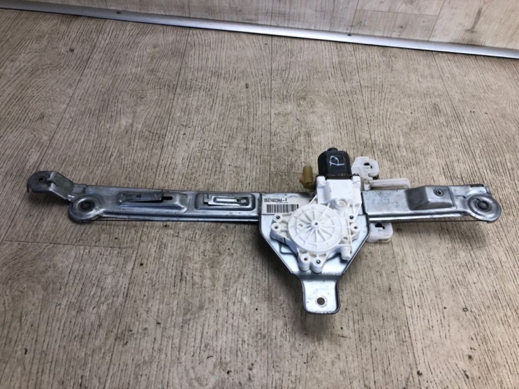 68002889AA | Стеклоподъемник задн. лев. JEEP COMPASS 06-16