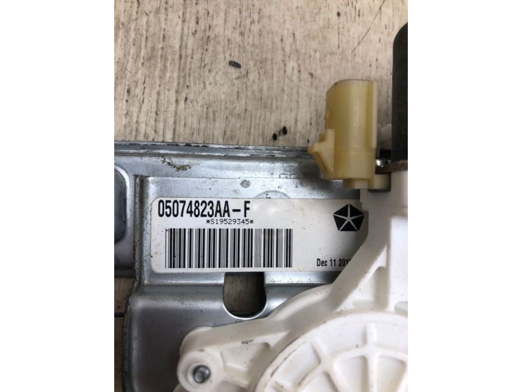 68002889AA | Стеклоподъемник задн. лев. JEEP COMPASS 06-16 - Фото 3