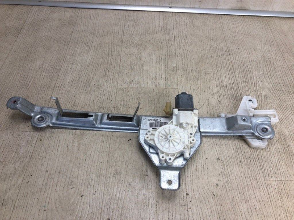 68002893AA | Стеклоподъемник задн. лев. JEEP PATRIOT 10-17