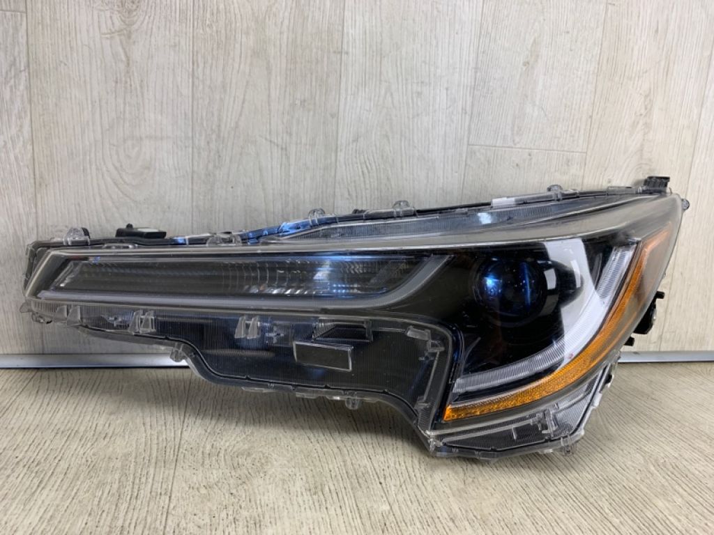 81070-12K90 | Фара лів. TOYOTA COROLLA 18-