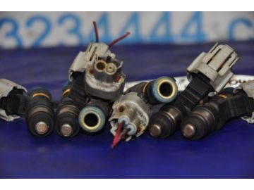 Форсунка топливная INFINITI M35/M45 04-10