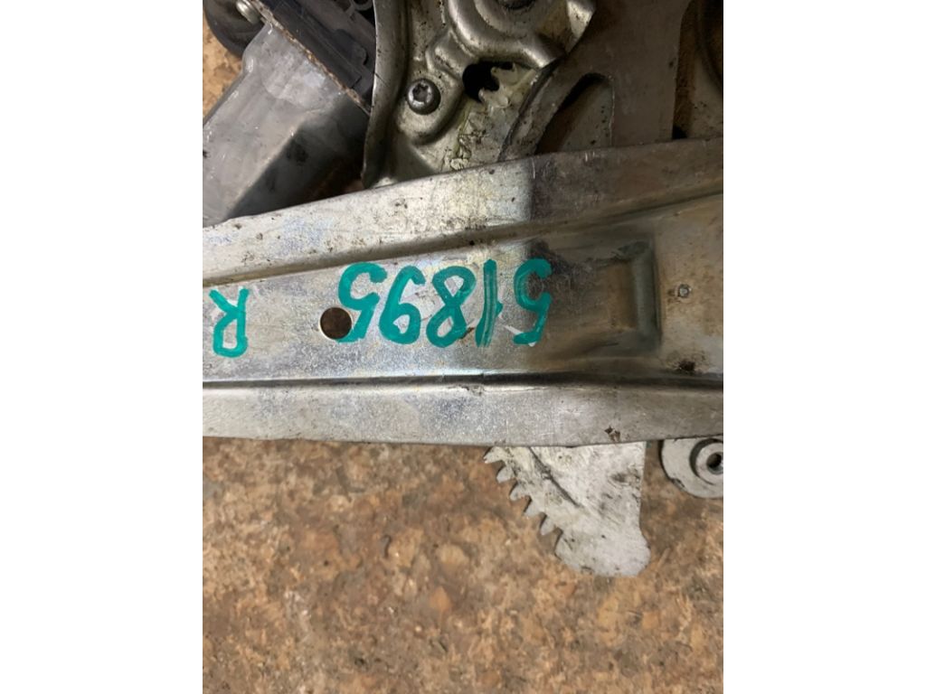 69804-33050 | Склопідйомник задн. лів. TOYOTA CAMRY 40 06-11 - Фото 2