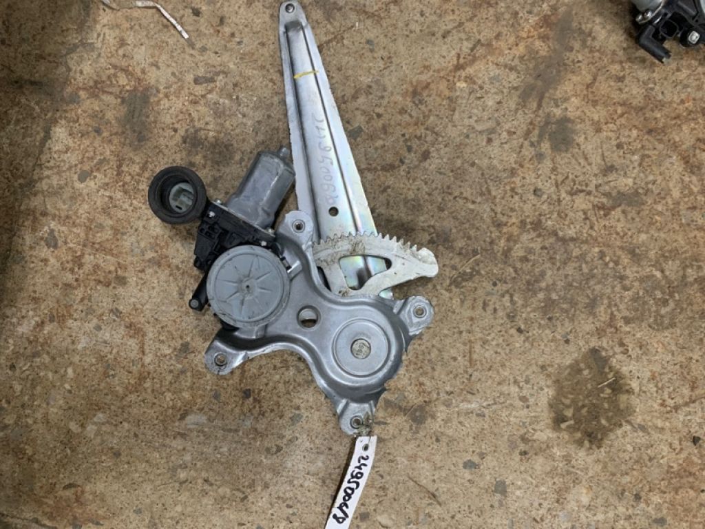 69804-33050 | Стеклоподъемник задн. лев. TOYOTA CAMRY 40 06-11