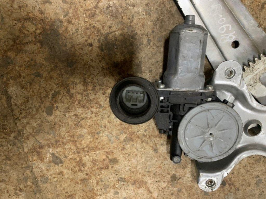 69804-33050 | Стеклоподъемник задн. лев. TOYOTA CAMRY 40 06-11 - Фото 2