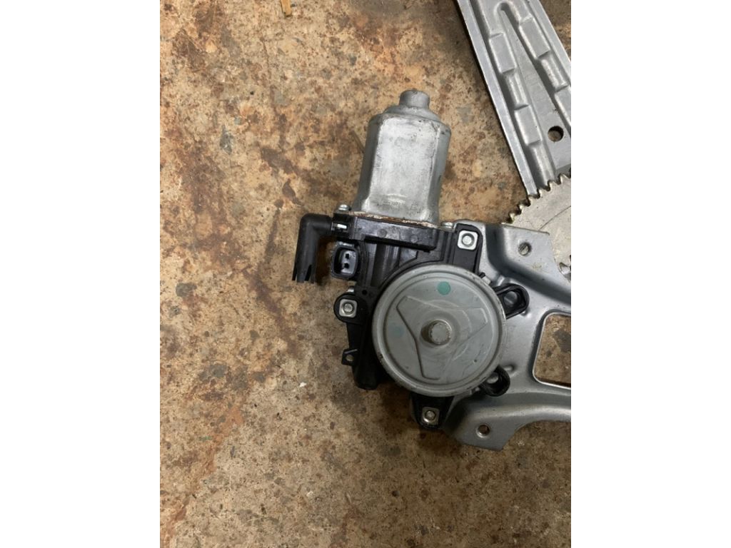 82721-EE00B | Склопідйомник задн. лів. NISSAN TIIDA/VERSA C11 04-11 - Фото 3