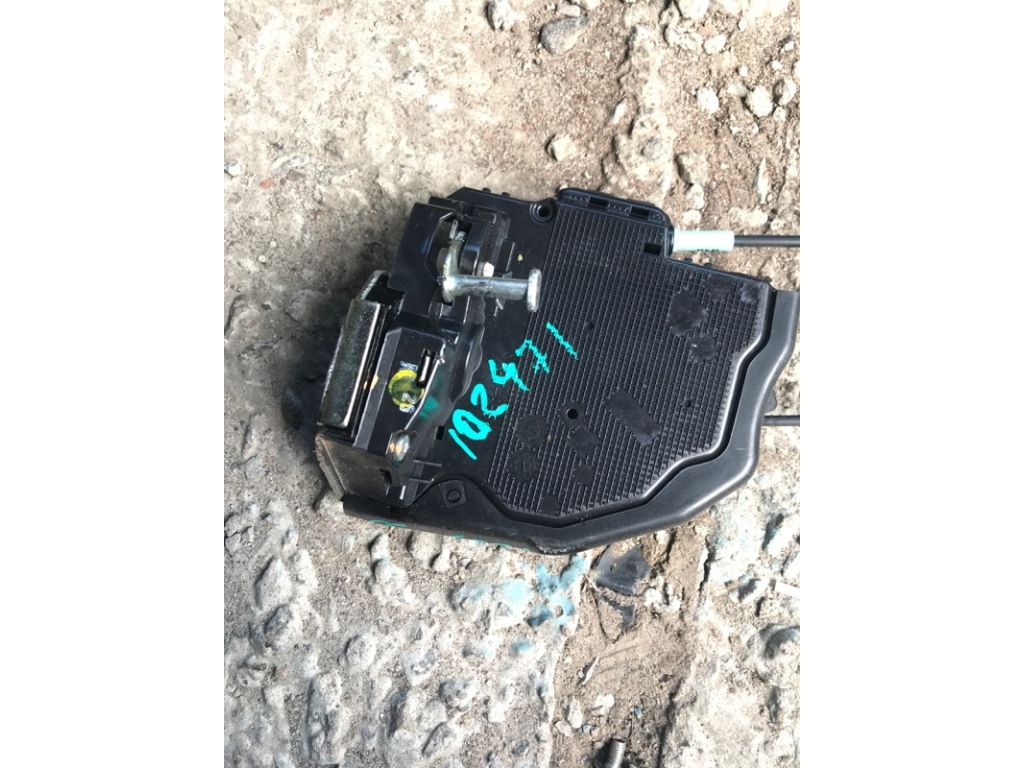 69060-06100 | Замок двері задн. лів. TOYOTA CAMRY 55 14-17