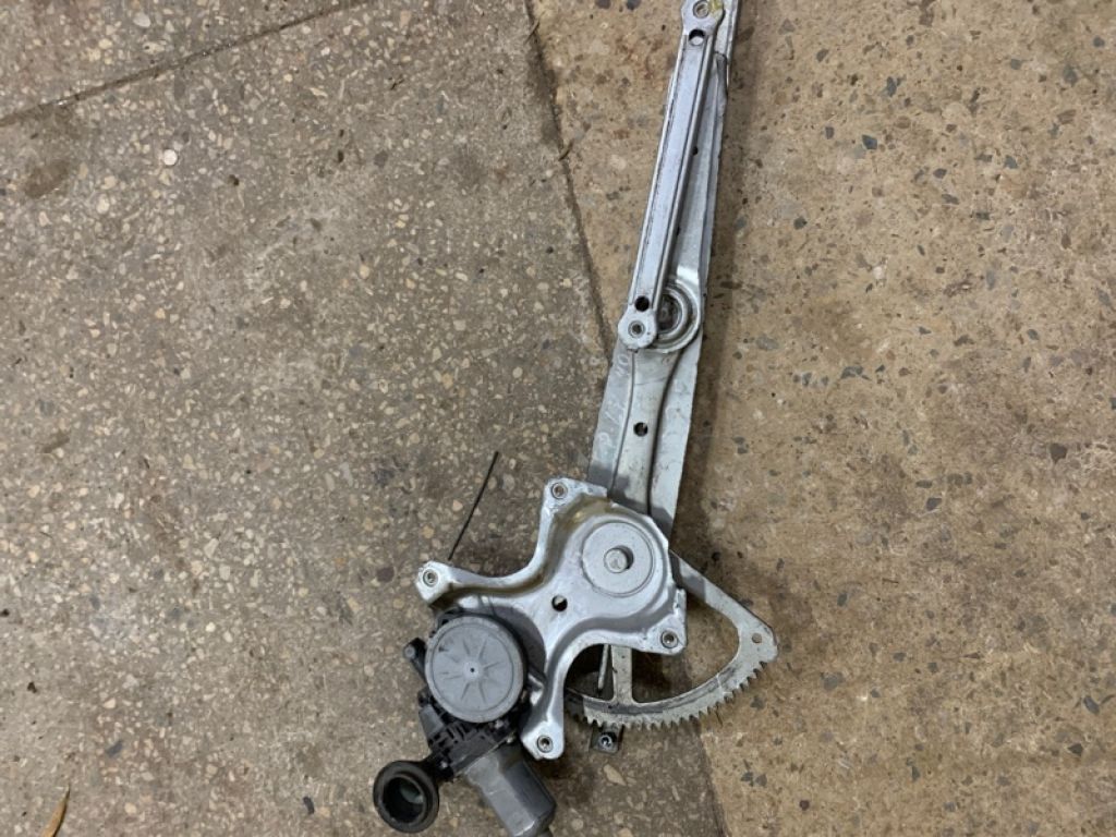 69802-33050 | Склопідйомник передн. лів. TOYOTA CAMRY 40 06-11