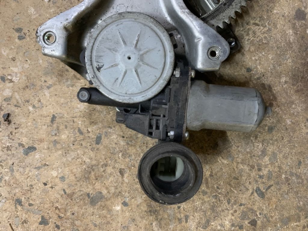 69802-33050 | Склопідйомник передн. лів. TOYOTA CAMRY 40 06-11 - Фото 3