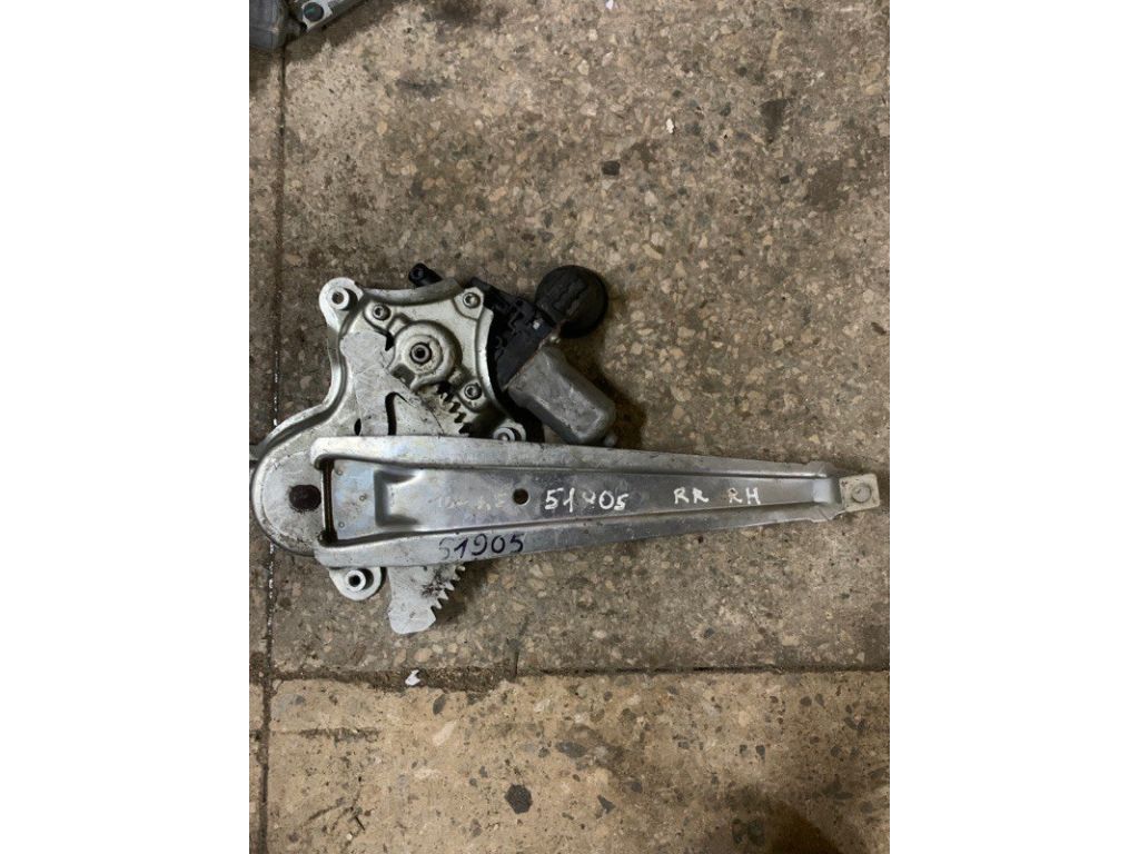 69803-33050 | Склопідйомник задн. прав. TOYOTA CAMRY 40 06-11