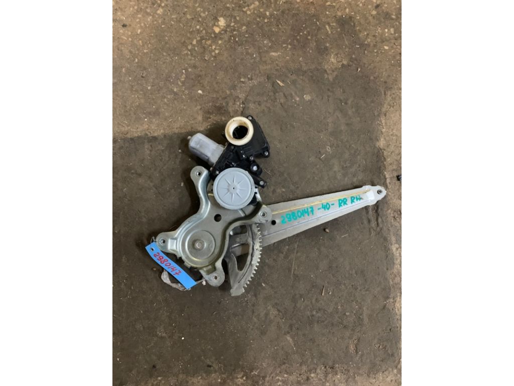 69803-33050 | Стеклоподъемник задн. прав. TOYOTA CAMRY 40 06-11