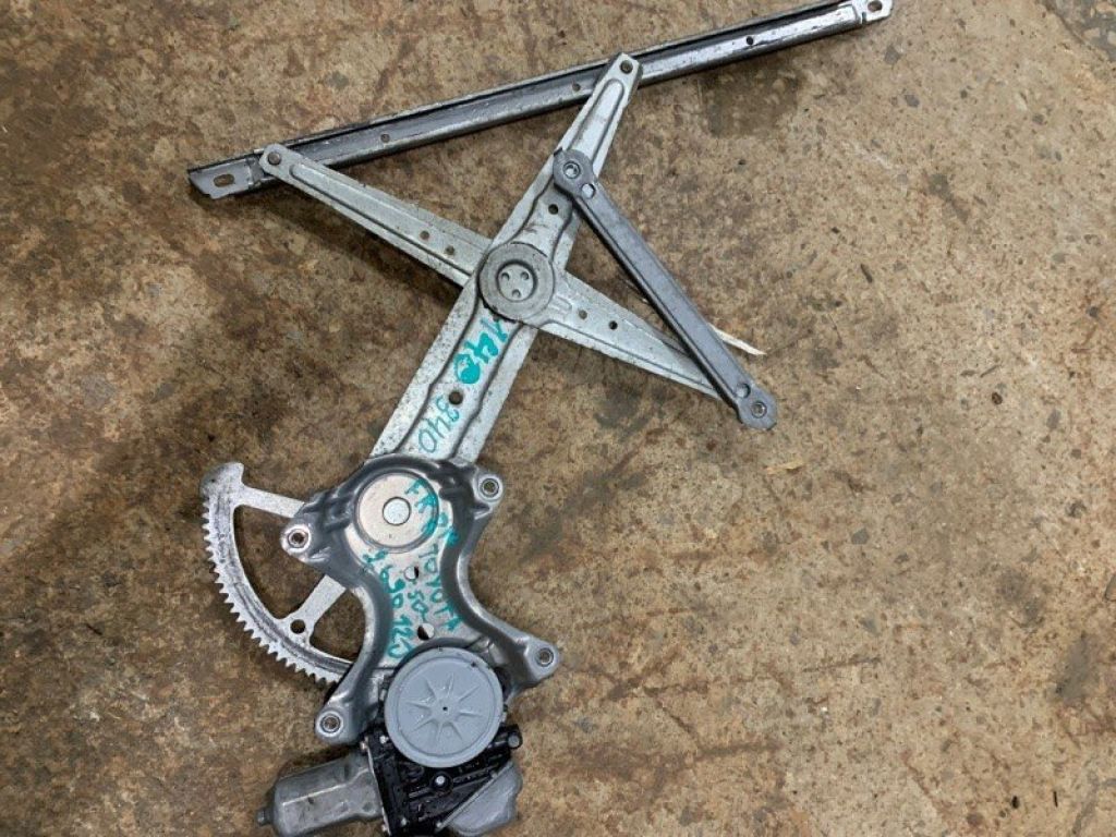 69801-06080 | Склопідйомник передн. прав. TOYOTA CAMRY 50 12-15
