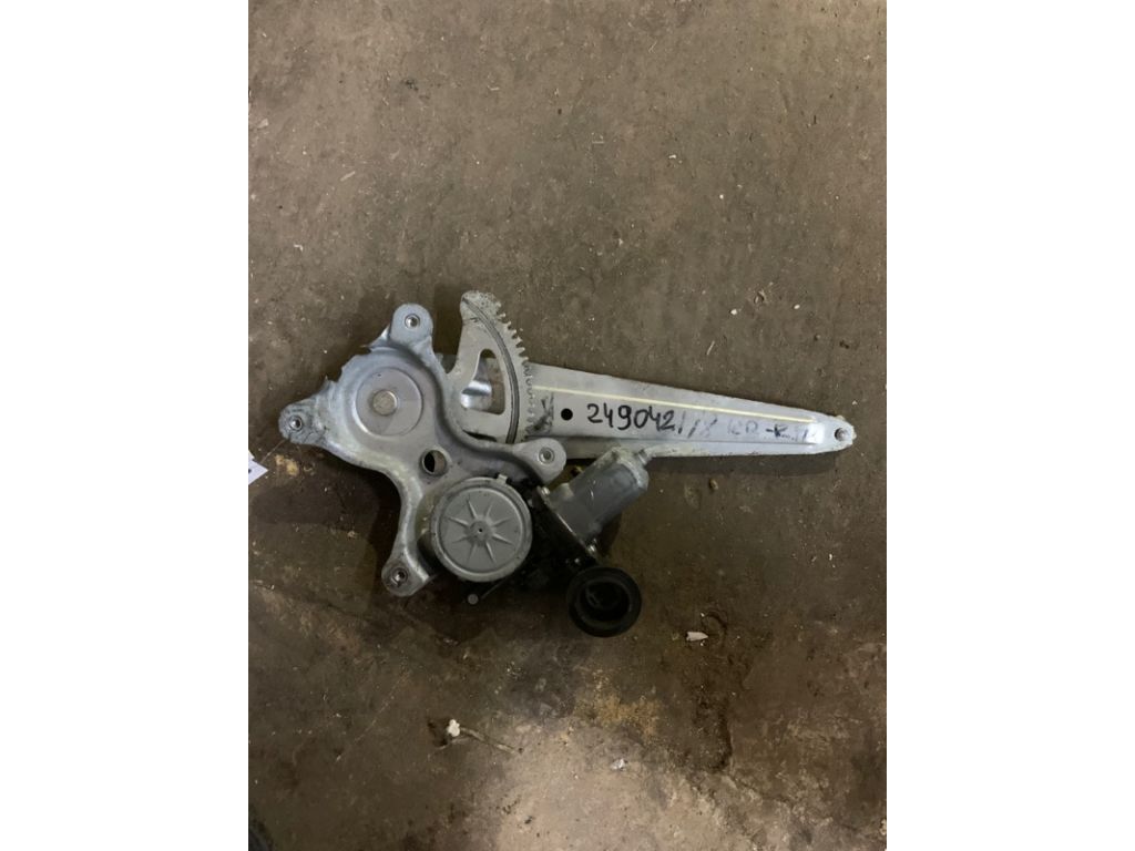 69803-06110 | Склопідйомник задн. прав. TOYOTA CAMRY 40 06-11